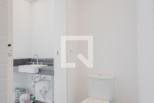 Banheiro de apartamento à venda com 1 quarto, 27m² em Pinheiros, São Paulo