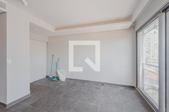 Sala/Quarto de apartamento à venda com 1 quarto, 27m² em Pinheiros, São Paulo