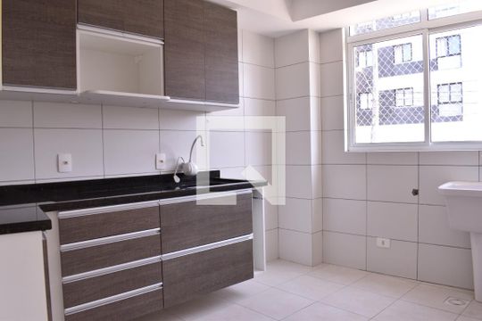 Cozinha de apartamento para alugar com 2 quartos, 99m² em Tingui, Curitiba