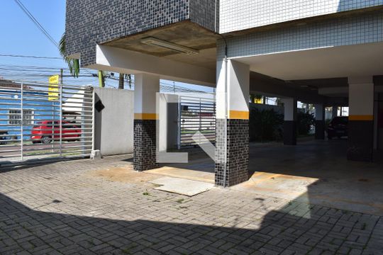 Garagem de apartamento para alugar com 2 quartos, 99m² em Tingui, Curitiba