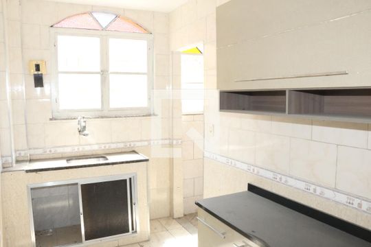 Cozinha de casa para alugar com 2 quartos, 62m² em Viga, Nova Iguaçu