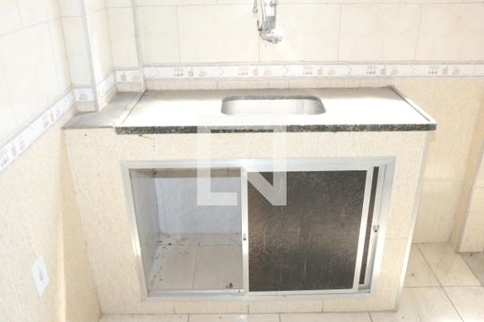 Cozinha de casa para alugar com 2 quartos, 62m² em Viga, Nova Iguaçu