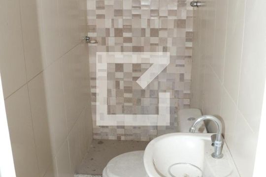 Banheiro de casa para alugar com 2 quartos, 62m² em Viga, Nova Iguaçu