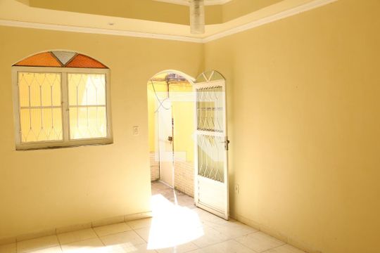 Casa para alugar com 2 quartos, 62m² em Viga, Nova Iguaçu