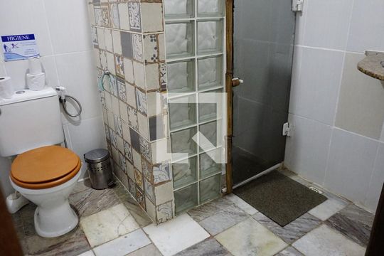 Banheiro de apartamento para alugar com 2 quartos, 45m² em Anil, Rio de Janeiro