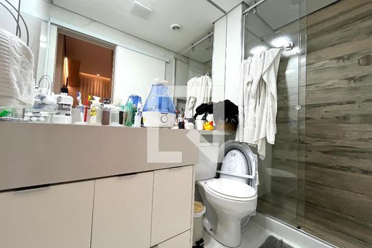 Banheiro da Suíte de apartamento à venda com 2 quartos, 100m² em Jardim Prudência, São Paulo