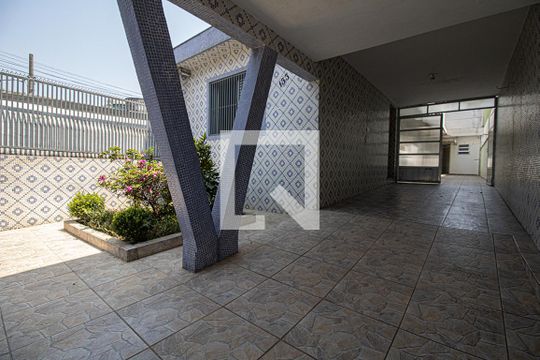 garagem_2 de casa à venda com 2 quartos, 120m² em Vila Liviero, São Paulo