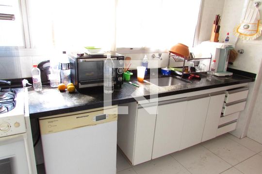 Cozinha de apartamento para alugar com 3 quartos, 145m² em Jardim Ampliacao, São Paulo