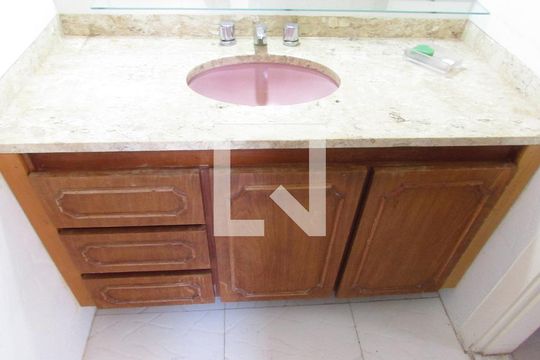 Banheiro de apartamento para alugar com 3 quartos, 145m² em Jardim Ampliacao, São Paulo