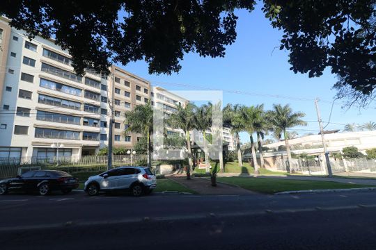 Fachada do condomínio de apartamento para alugar com 3 quartos, 104m² em Cavalhada, Porto Alegre