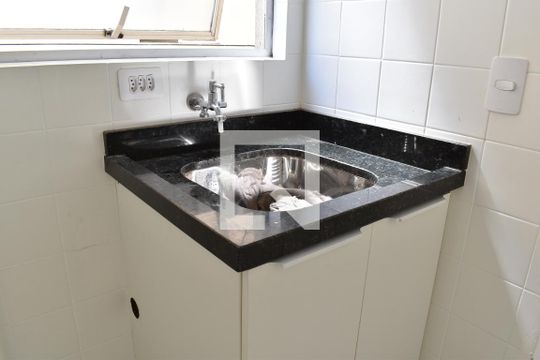 Área de serviço de casa para alugar com 3 quartos, 58m² em Hauer, Curitiba