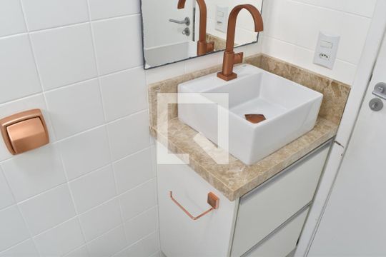 Banheiro de casa para alugar com 3 quartos, 58m² em Hauer, Curitiba