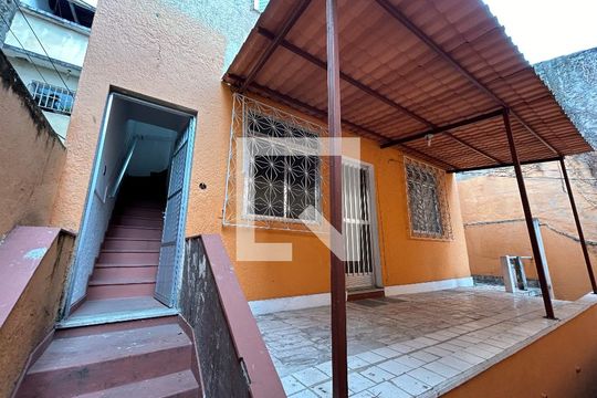 Fachada de casa para alugar com 2 quartos, 60m² em Marechal Hermes, Rio de Janeiro