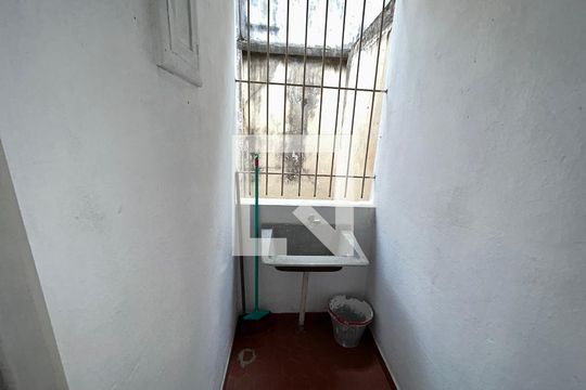 Área de Serviço de casa para alugar com 2 quartos, 60m² em Marechal Hermes, Rio de Janeiro