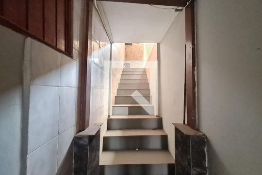 Corredor acesso a garagem de casa à venda com 4 quartos, 150m² em Vila Flórida, Guarulhos