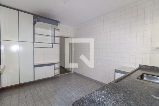 Cozinha de casa para alugar com 3 quartos, 200m² em Vila Monumento, São Paulo