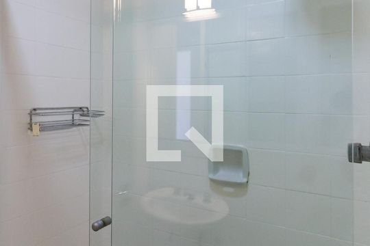 Detalhe do banheiro social de apartamento para alugar com 3 quartos, 95m² em Lagoa, Rio de Janeiro