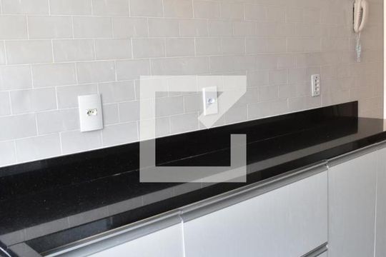 Cozinha de apartamento para alugar com 2 quartos, 47m² em Santa Cândida, Curitiba
