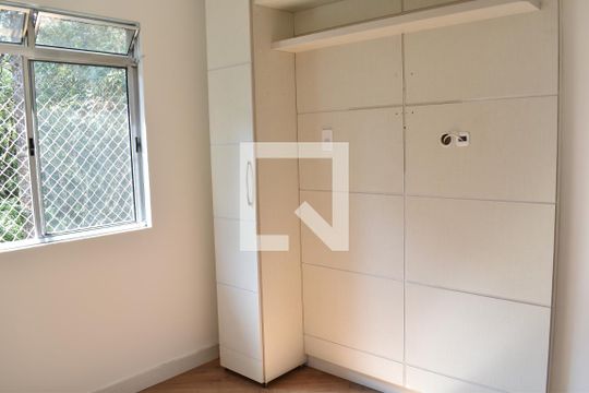 Quarto 1 de apartamento para alugar com 2 quartos, 47m² em Santa Cândida, Curitiba
