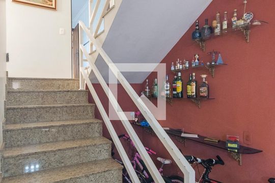 Escada de casa à venda com 3 quartos, 160m² em Vila Valparaíso, Santo André