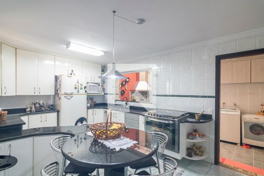 Cozinha de casa à venda com 3 quartos, 160m² em Vila Valparaíso, Santo André