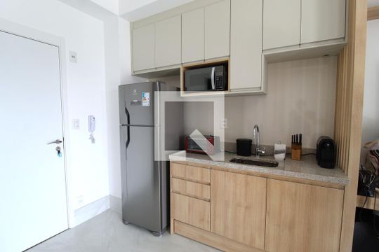 Cozinha de kitnet/studio à venda com 1 quarto, 32m² em Indianópolis, São Paulo