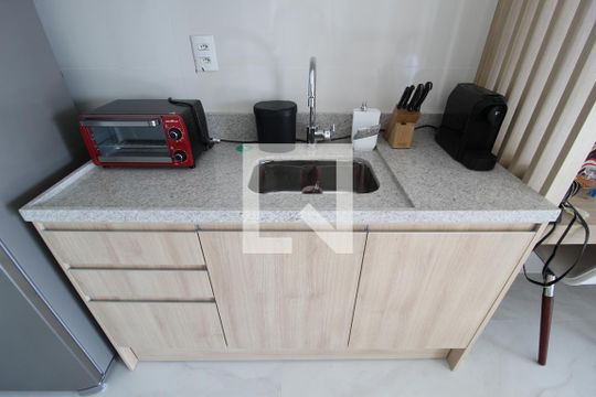 Cozinha de kitnet/studio à venda com 1 quarto, 32m² em Indianópolis, São Paulo