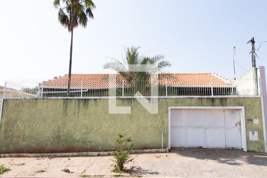 FACHADA de casa à venda com 2 quartos, 190m² em Vila Nogueira, Campinas