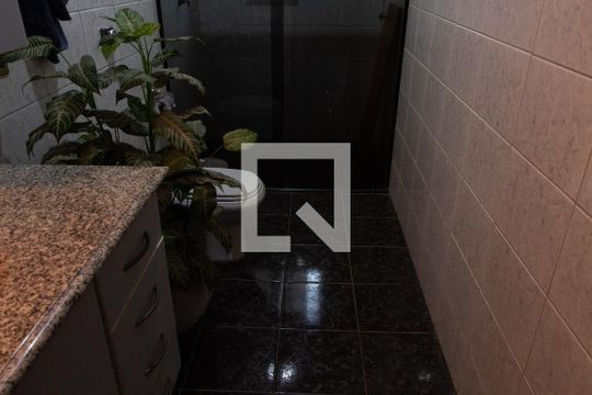BANHEIRO SOCIAL de casa à venda com 2 quartos, 190m² em Vila Nogueira, Campinas