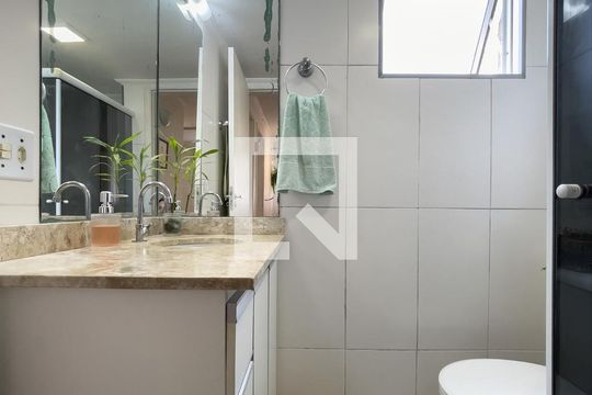 Banheiro de apartamento à venda com 2 quartos, 45m² em Jardim Maringá, São Paulo