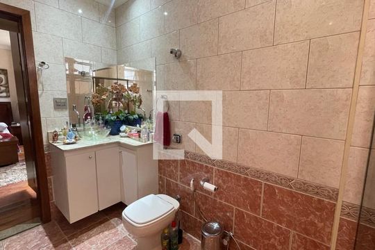 Banheiro de apartamento à venda com 5 quartos, 129m² em Jardim Riacho das Pedras, Contagem