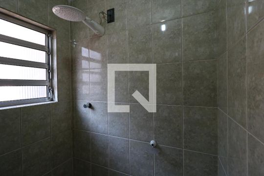 Banheiro Social - Box de casa para alugar com 2 quartos, 94m² em Santa Maria, Santo André