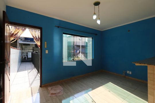 Sala de casa para alugar com 2 quartos, 94m² em Santa Maria, Santo André