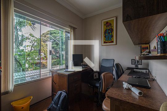 Escritório de casa à venda com 7 quartos, 600m² em Jardim da Saúde, São Paulo