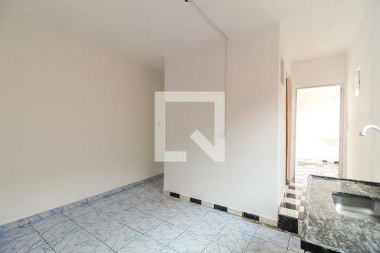 Cozinha de casa para alugar com 2 quartos, 100m² em Parque Guarani, São Paulo