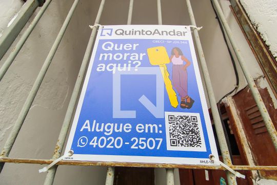 Plaquinha de casa para alugar com 2 quartos, 100m² em Parque Guarani, São Paulo