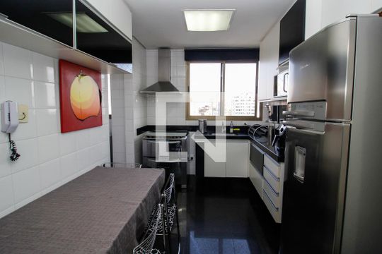 Cozinha de apartamento para alugar com 3 quartos, 256m² em Sion, Belo Horizonte