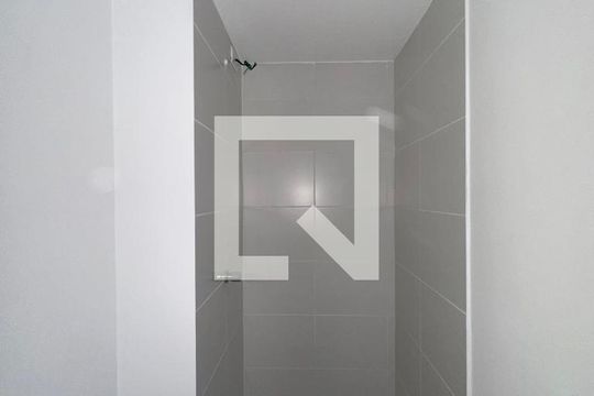Banheiro de apartamento para alugar com 2 quartos, 32m² em Jardim Celeste, São Paulo