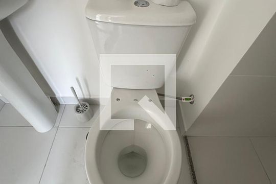 Banheiro de apartamento para alugar com 2 quartos, 32m² em Jardim Celeste, São Paulo