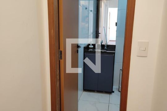 Banheiro de apartamento à venda com 2 quartos, 57m² em Baeta Neves, São Bernardo do Campo