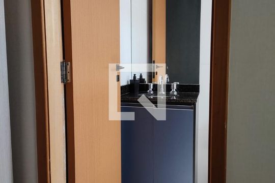 Banheiro de apartamento à venda com 2 quartos, 57m² em Baeta Neves, São Bernardo do Campo