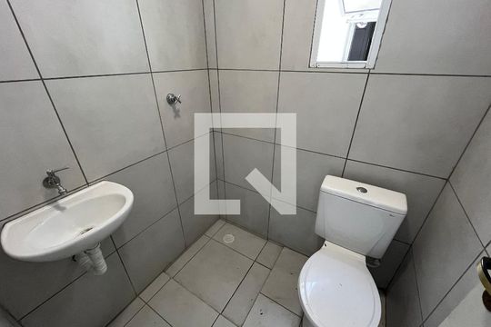 Banheiro de casa de condomínio para alugar com 1 quarto, 25m² em Vila Monte Sion, Suzano