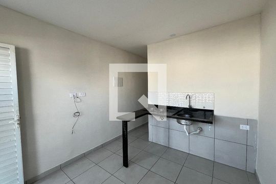 Sala/Cozinha de casa de condomínio para alugar com 1 quarto, 25m² em Vila Monte Sion, Suzano