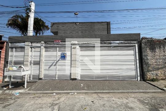 Fachada de casa de condomínio para alugar com 1 quarto, 25m² em Vila Monte Sion, Suzano