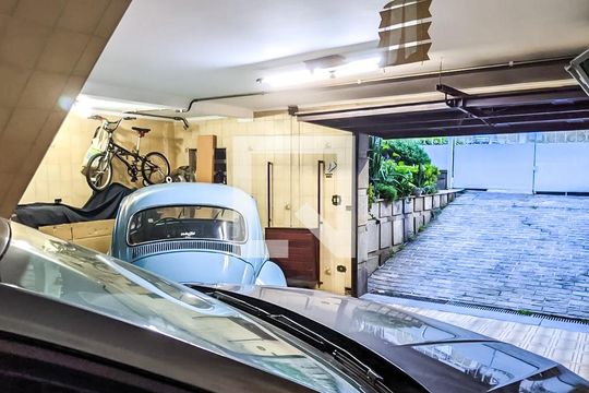Garagem de casa à venda com 3 quartos, 276m² em Vila Santo Estefano, São Paulo