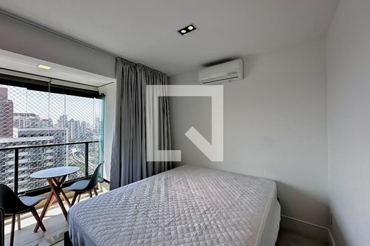 Quarto de kitnet/studio para alugar com 0 quarto, 38m² em Campo Belo, São Paulo