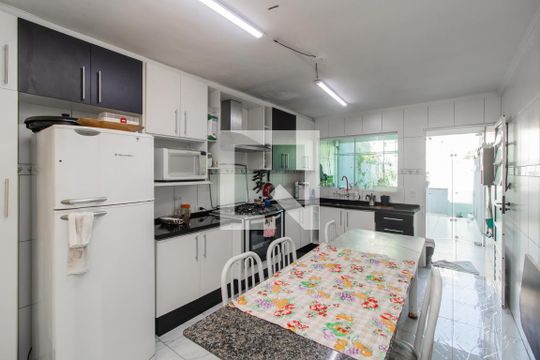 Cozinha de casa à venda com 3 quartos, 172m² em Vila Guilhermina, São Paulo