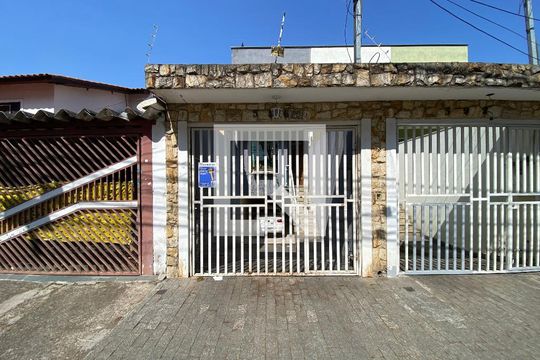Fachada de casa à venda com 3 quartos, 172m² em Vila Guilhermina, São Paulo