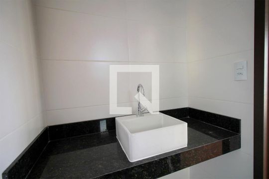 Banheiro de apartamento à venda com 1 quarto, 146m² em Funcionários, Belo Horizonte