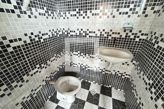 Banheiro do terraço de casa para alugar com 1 quarto, 50m² em Bento Ribeiro, Rio de Janeiro
